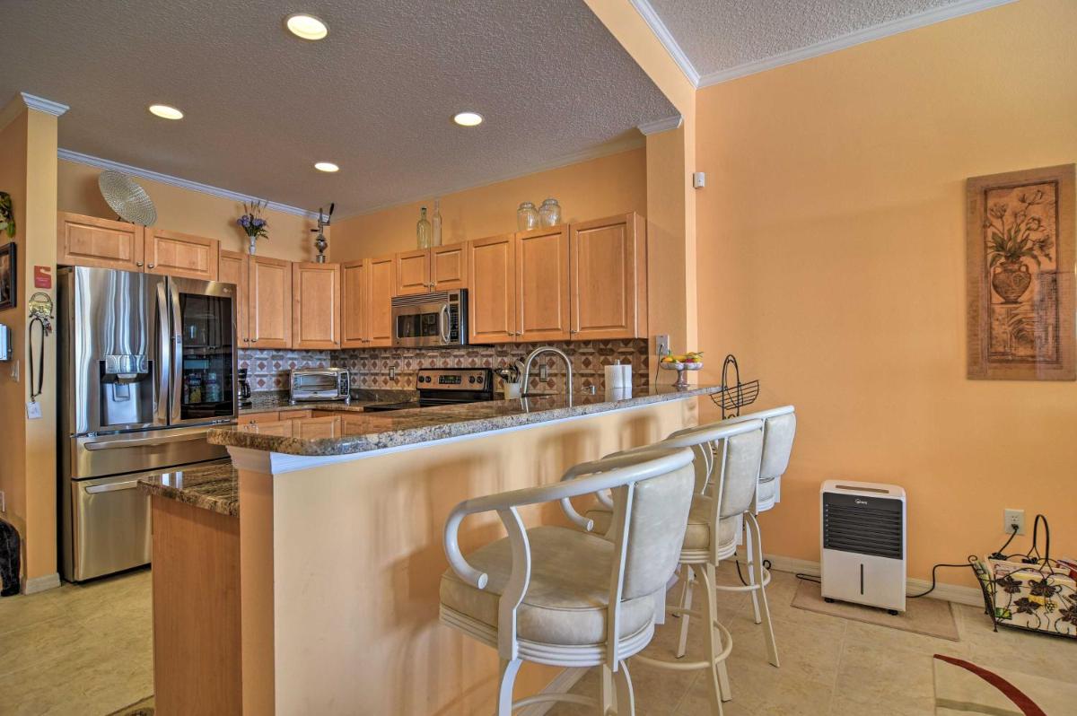 8th-Floor Penthouse Walk to Clearwater Beach - image 7