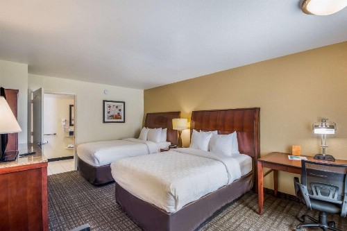 Clarion Inn & Suites Central Clearwater Beach - image 15