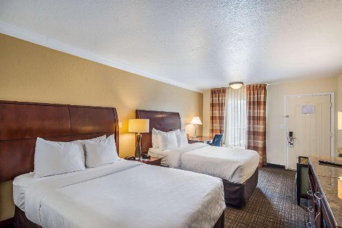 Clarion Inn & Suites Central Clearwater Beach - image 19