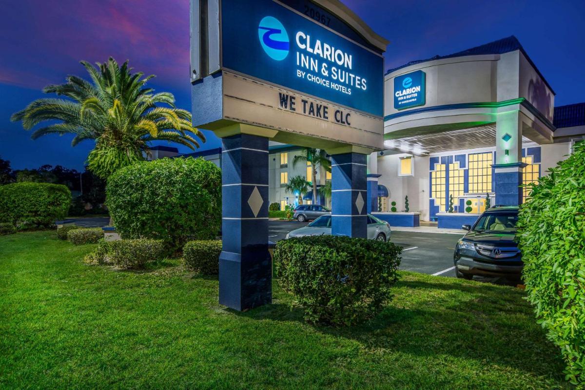 Clarion Inn & Suites Central Clearwater Beach - image 2