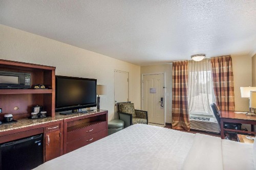 Clarion Inn & Suites Central Clearwater Beach - image 23