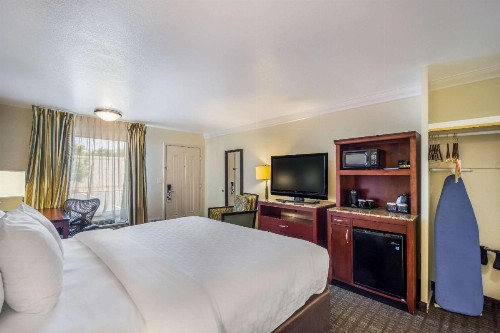 Clarion Inn & Suites Central Clearwater Beach - image 26