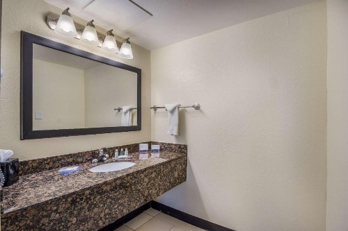 Clarion Inn & Suites Central Clearwater Beach - image 28