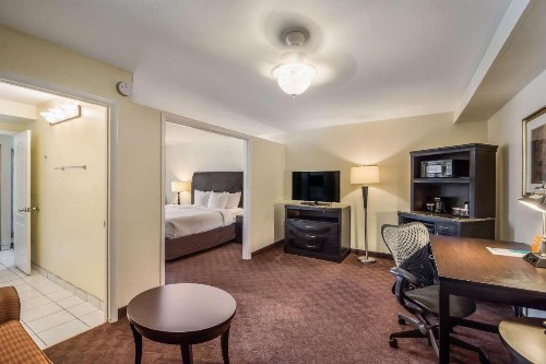 Clarion Inn & Suites Central Clearwater Beach - image 31