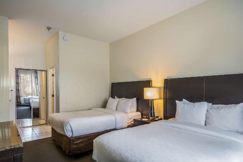 Clarion Inn & Suites Central Clearwater Beach - image 36