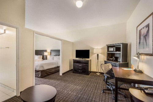 Clarion Inn & Suites Central Clearwater Beach - image 38