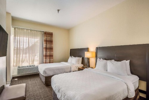 Clarion Inn & Suites Central Clearwater Beach - image 39