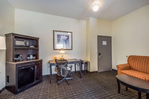 Clarion Inn & Suites Central Clearwater Beach - image 41
