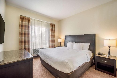Clarion Inn & Suites Central Clearwater Beach - image 44