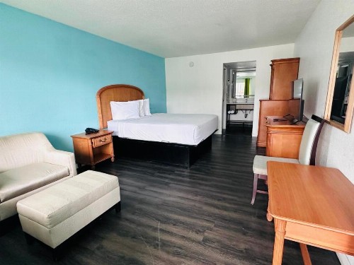 Magnuson Hotel Clearwater Central - image 2