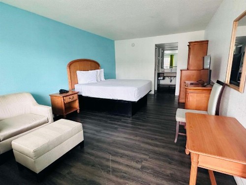 Magnuson Hotel Clearwater Central - image 24