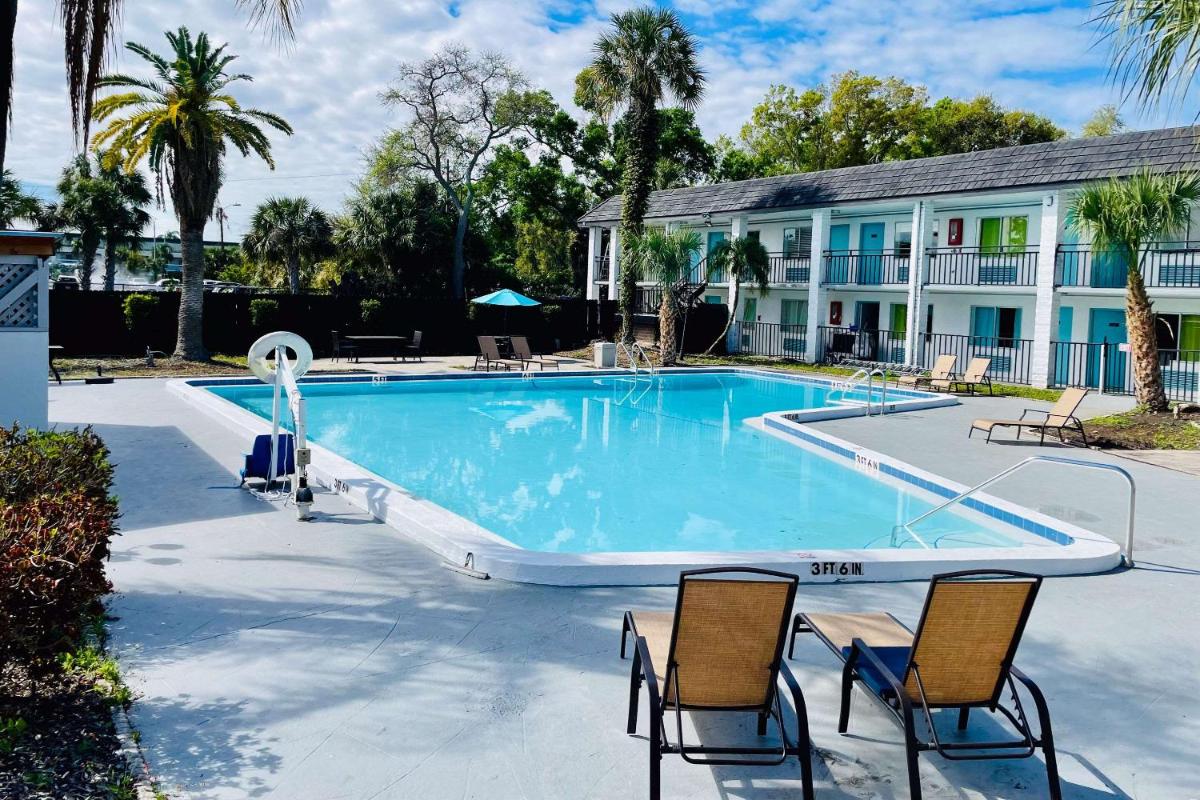 Magnuson Hotel Clearwater Central - image 5