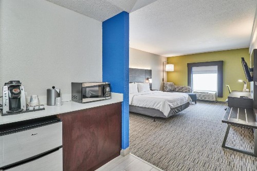 Holiday Inn Express Hotel & Suites Clearwater US 19 North - image 22