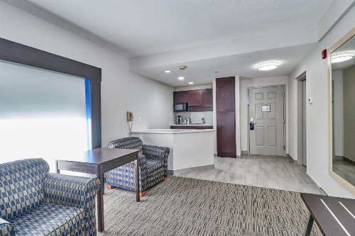 Holiday Inn Express Hotel & Suites Clearwater US 19 North - image 23