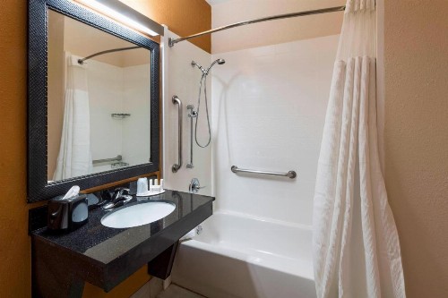 Fairfield Inn and Suites St Petersburg Clearwater - image 8
