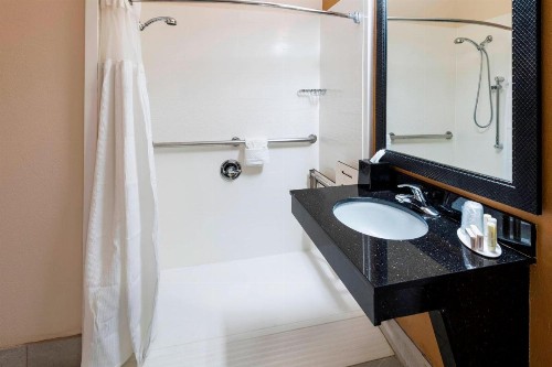 Fairfield Inn and Suites St Petersburg Clearwater - image 9