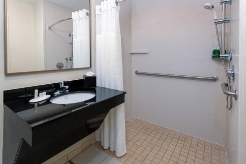 Fairfield Inn and Suites by Marriott Clearwater - image 24