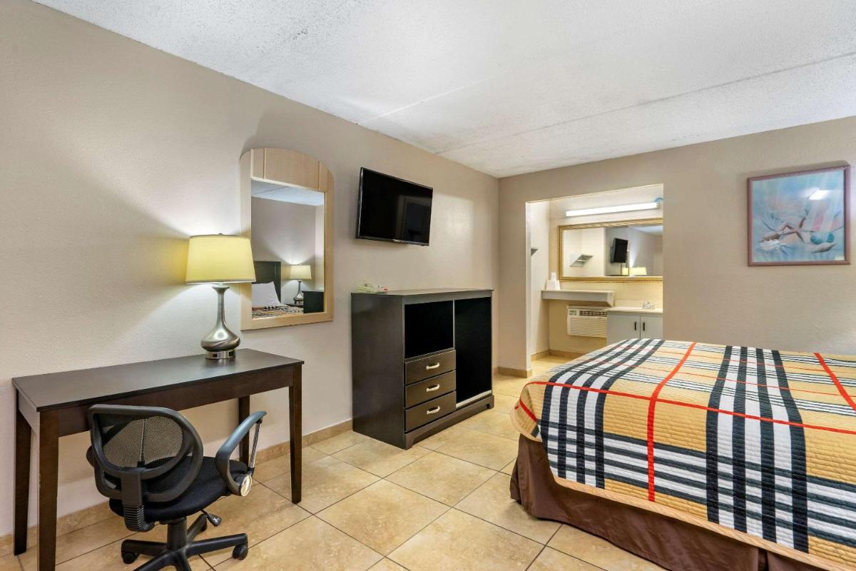 Rodeway Inn Clearwater-Dunedin - image 3