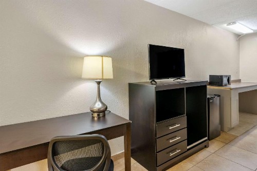 Rodeway Inn Clearwater-Dunedin - image 8