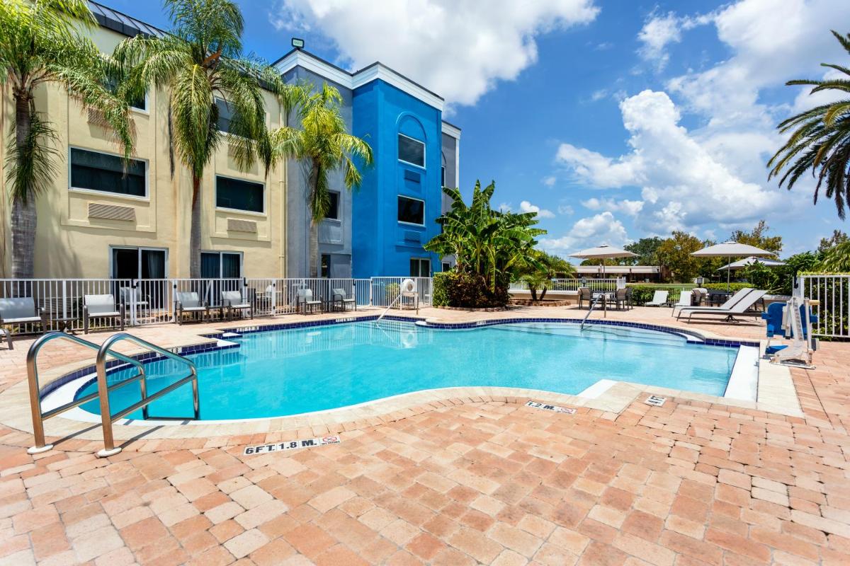 Holiday Inn Express Hotel Clearwater East - ICOT Center an IHG Hotel - image 2