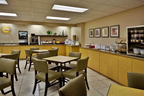 La Quinta by Wyndham St. Pete-Clearwater Airport - image 21