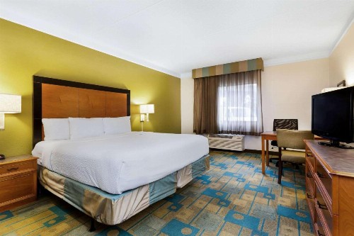 La Quinta by Wyndham St. Pete-Clearwater Airport - image 22