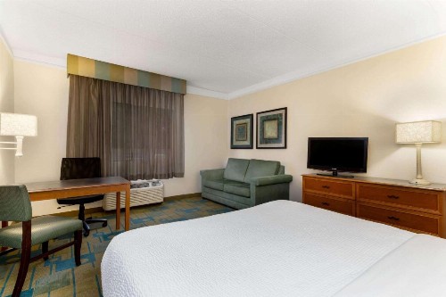 La Quinta by Wyndham St. Pete-Clearwater Airport - image 6