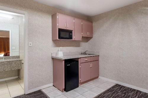 Rodeway Inn Clearwater-Largo - image 11