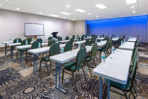 La Quinta by Wyndham Clearwater Central - image 3