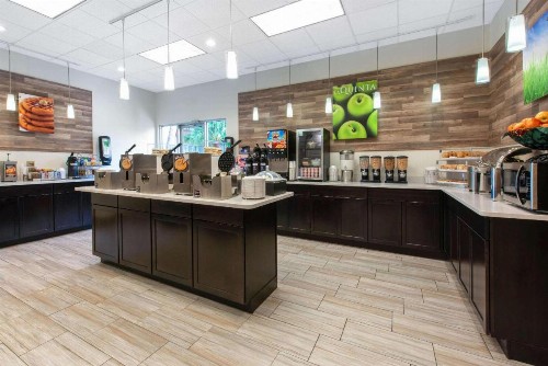 La Quinta by Wyndham Clearwater Central - image 7