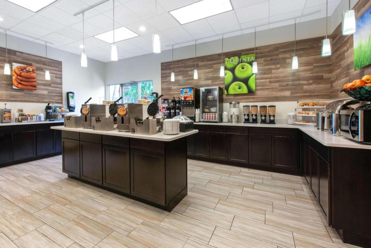 La Quinta by Wyndham Clearwater Central - image 7