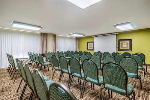 Comfort Inn & Suites Clearwater - St Petersburg Carillon Park - image 12