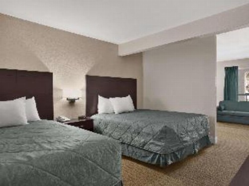 Econo Lodge Inn & Suites - image 39