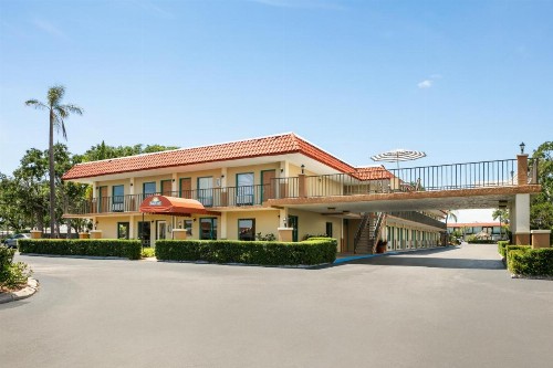 Days Inn by Wyndham Clearwater/Central - image 14