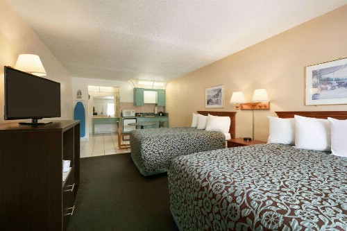 Days Inn by Wyndham Clearwater/Central - image 15