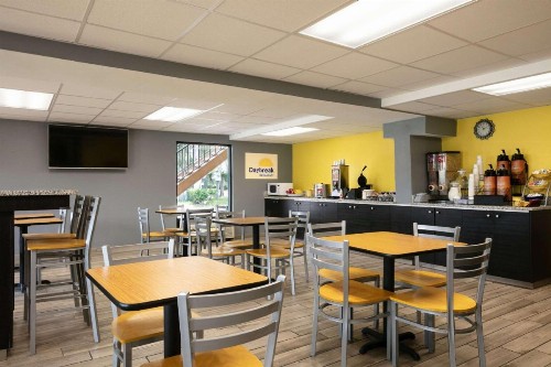 Days Inn by Wyndham Clearwater/Central - image 17