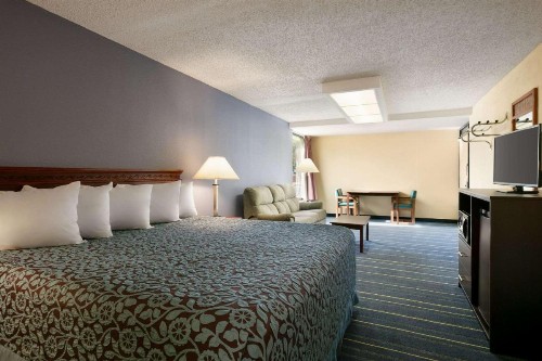 Days Inn by Wyndham Clearwater/Central - image 23