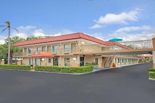 Days Inn by Wyndham Clearwater/Central - image 30