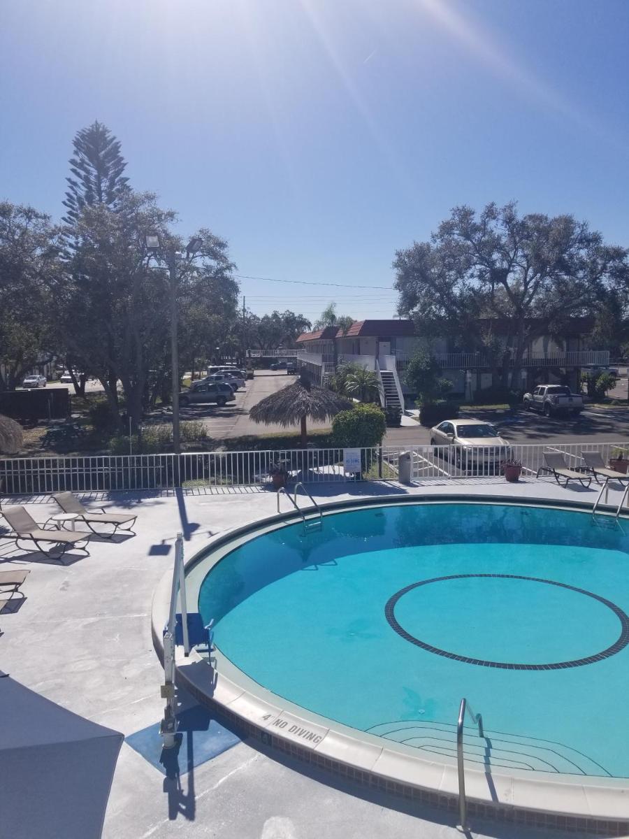 Days Inn by Wyndham Clearwater/Central - image 7
