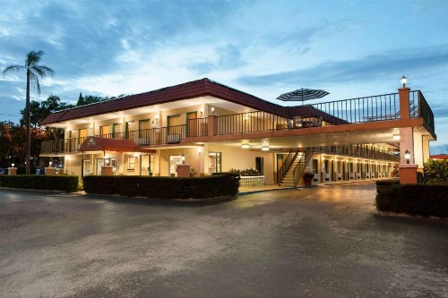 Days Inn by Wyndham Clearwater/Central - image 8