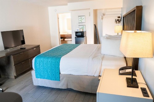 Howard Johnson by Wyndham Clearwater FL - image 25