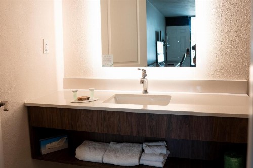 Howard Johnson by Wyndham Clearwater FL - image 26