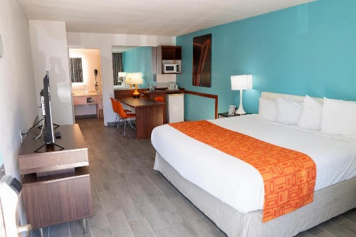 Howard Johnson by Wyndham Clearwater FL - image 28