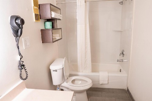 Howard Johnson by Wyndham Clearwater FL - image 34