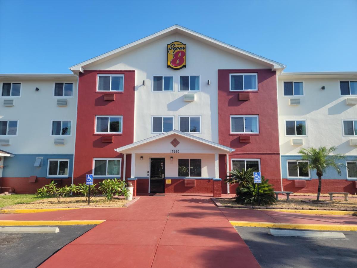 Super 8 by Wyndham Clearwater/St. Petersburg Airport - main image