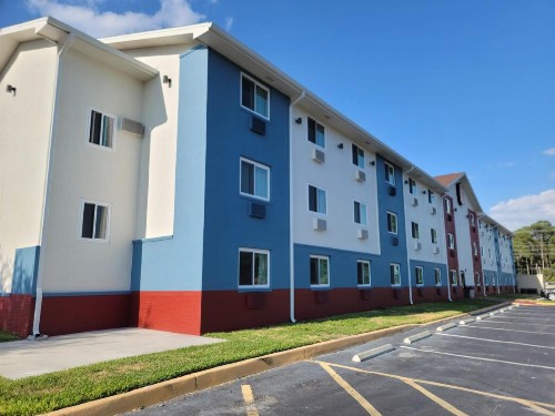 Super 8 by Wyndham Clearwater/St. Petersburg Airport - image 11