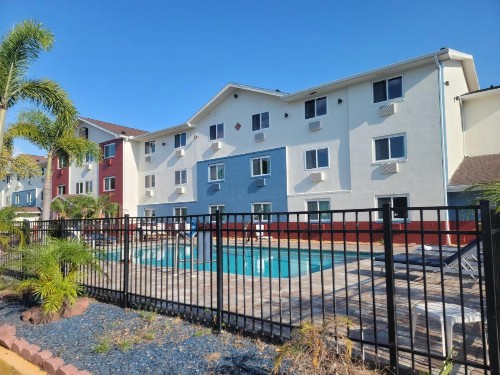 Super 8 by Wyndham Clearwater/St. Petersburg Airport - image 12