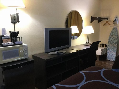 Super 8 by Wyndham Clearwater/St. Petersburg Airport - image 16