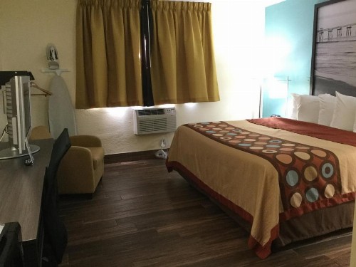 Super 8 by Wyndham Clearwater/St. Petersburg Airport - image 17