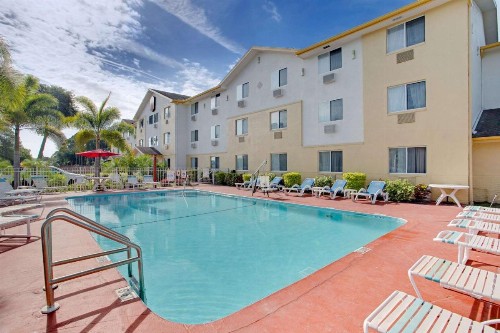Super 8 by Wyndham Clearwater/St. Petersburg Airport - image 26